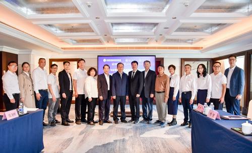 立异驱动生长，，，，，，，，专家智启未来