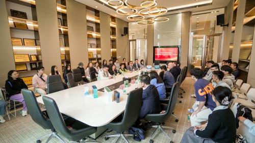 跨国交流启新篇，，，，，，，，共探产学研新路径